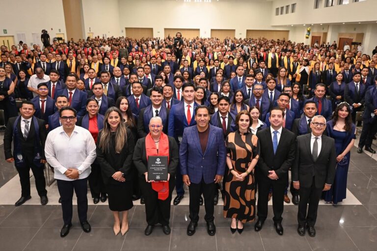 Eduardo Ramírez celebra graduación de más de 300 profesionales de la Escuela Nacional de Protección Civil