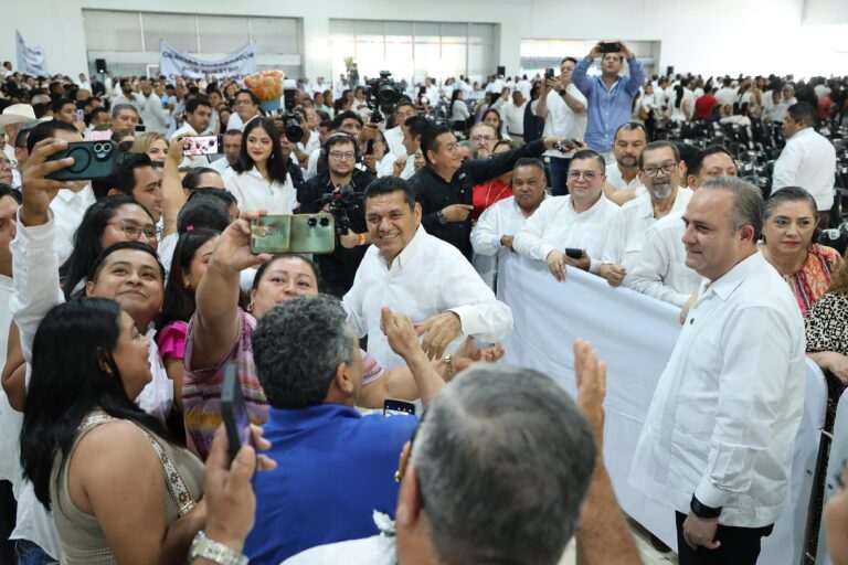 «Con permisito, por favor, que estamos avanzando”