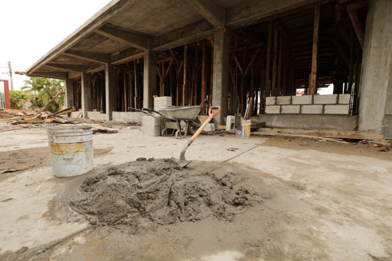 A punto de concluir rehabilitación de secundaria en Centla