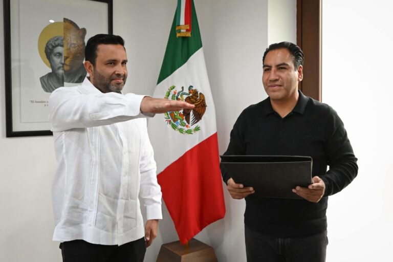 Democracia virtual/Turismo, lealtades y mensajes entre líneas