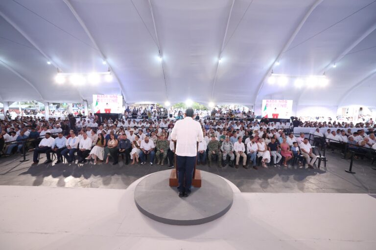 Democracia virtual / Javier May, imparable